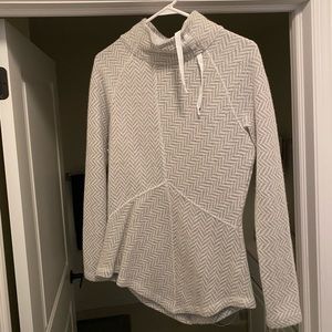 Women’s pullover with hood